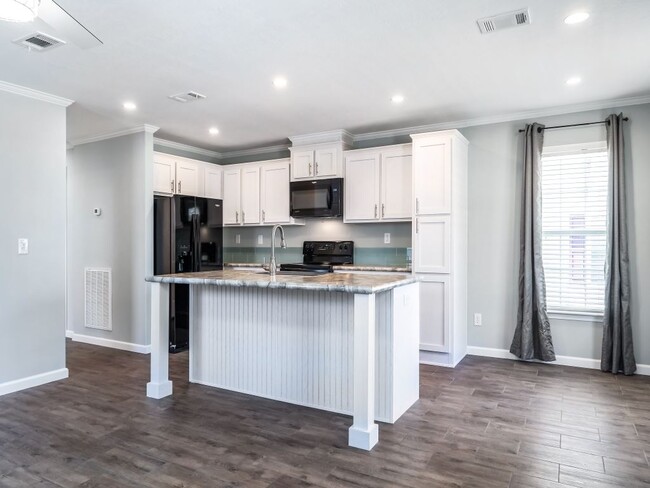 Building Photo - 2610 Dogwood Pl