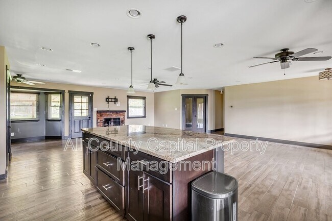 Building Photo - 112 W Mimosa Cir