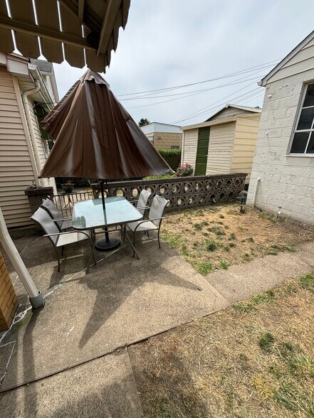 Back patio - 166 Southern Ave