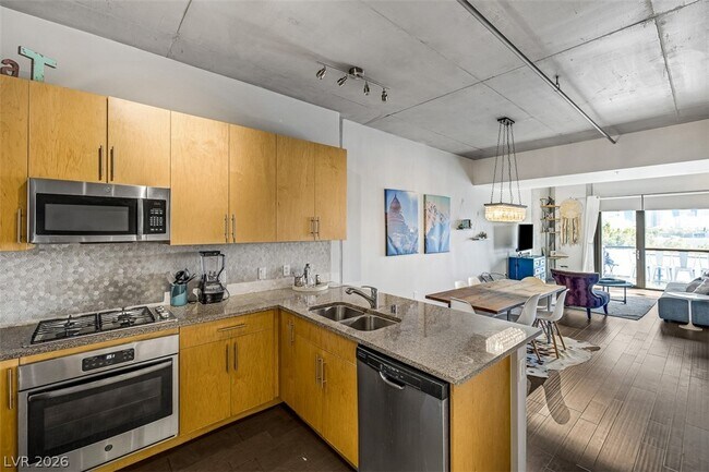 Building Photo - 353 E Bonneville Ave