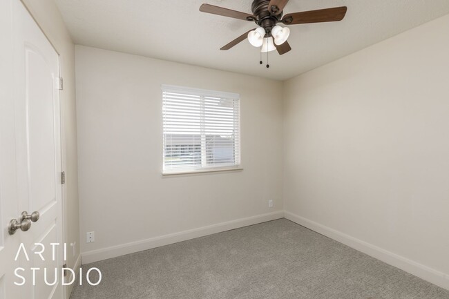 Building Photo - Updated 4 Bedroom 2 Bathroom Home in Washi...