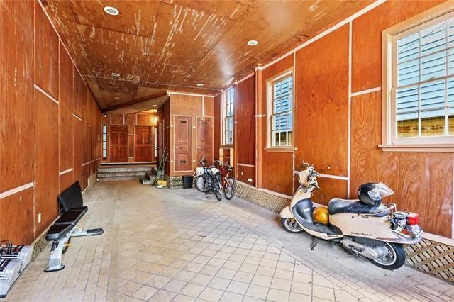 Building Photo - 2429 Chartres St