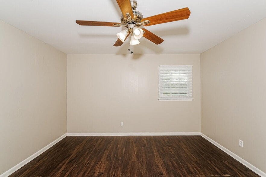 Building Photo - 120 Von Dale Dr