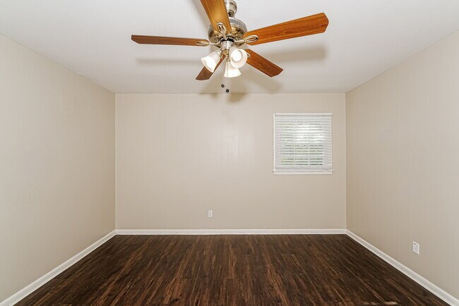 Building Photo - 120 Von Dale Dr