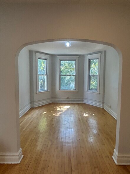 Front Room - 1952 W Henderson St