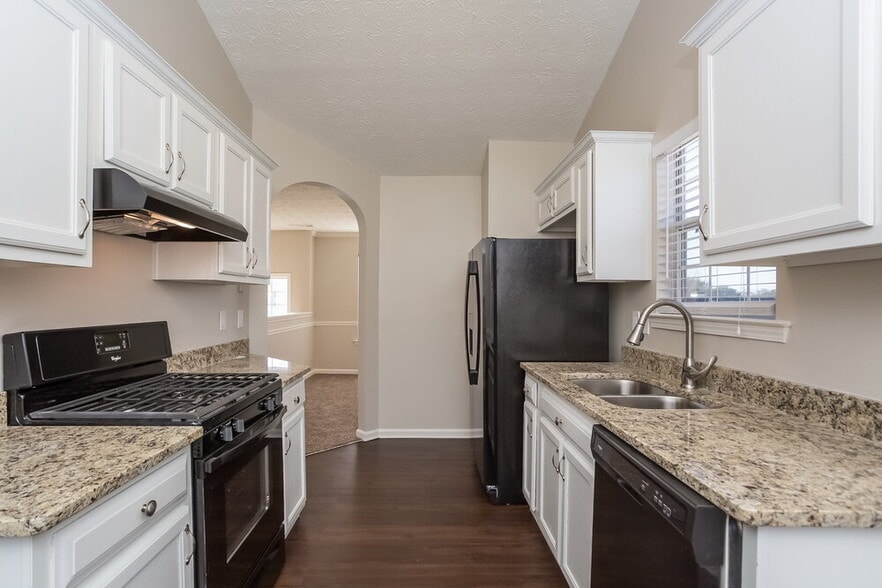 Building Photo - 430 Summer Hill Cir