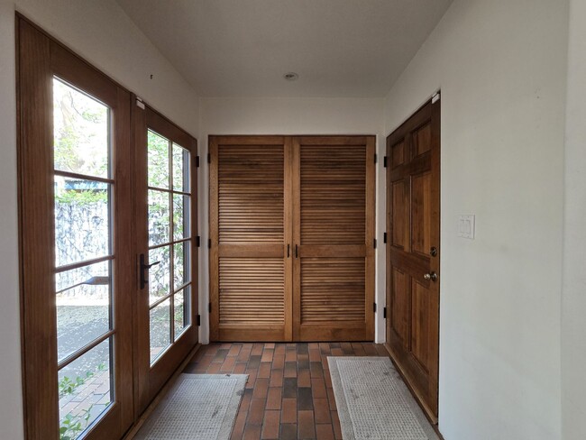 Building Photo - 602 Griffin St