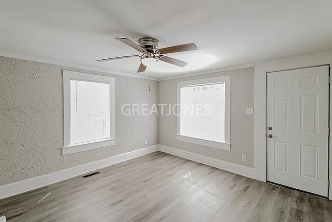 Building Photo - 608 77th Way S