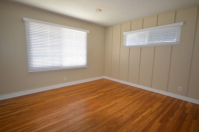 Building Photo - 3 Bedroom East Orange Home