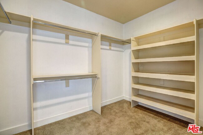 Building Photo - 11851 Laurelwood Dr