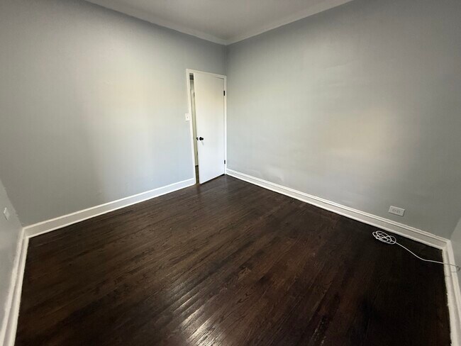 Building Photo - 5214 1/2 S Drexel Ave