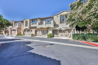 Building Photo - Stunning 4-Bedroom Townhome in Chula Vista...