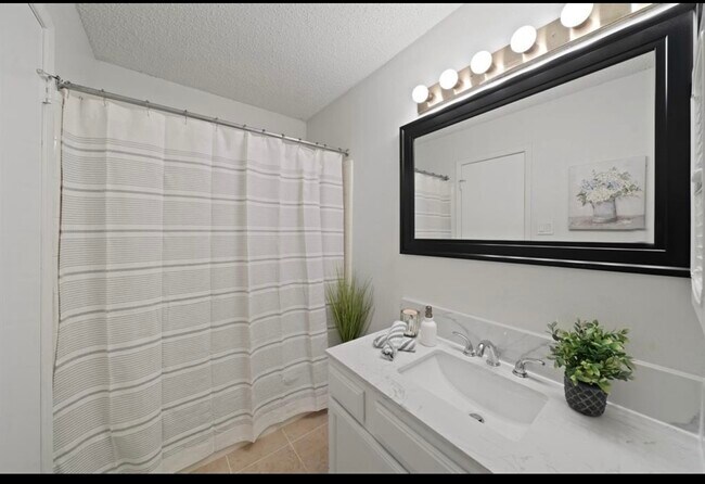 Building Photo - 3210 Pebble Lake Dr