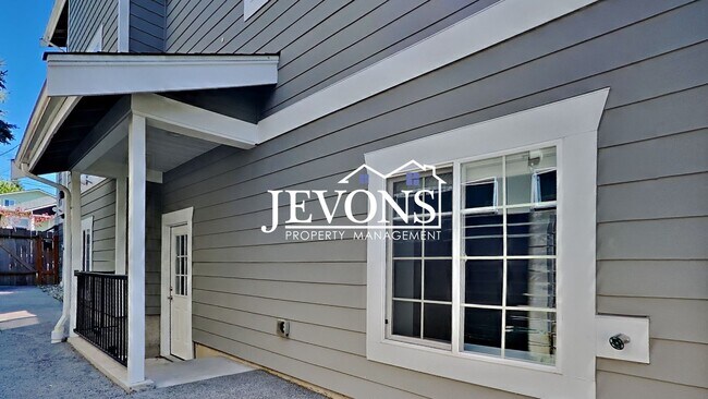 Building Photo - Discover this charming ADU near Golden Gardens Park and entertainment!