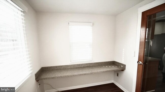 Building Photo - 2607 Hamlin St NE