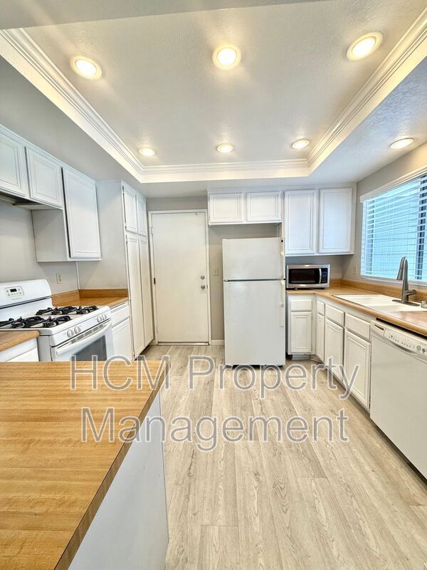 Building Photo - 12168 Mt Vernon Ave