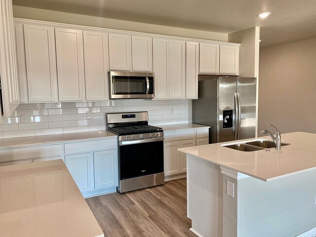 Building Photo - 4 Bed 2 Bath, w/Office in Deer Creek Schools