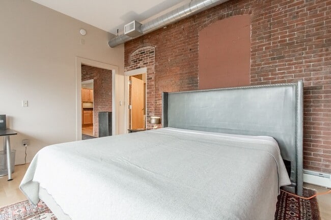 Building Photo - ALL UTILITIES INCLUDED - Furnished Downtown Portland, ME Condo w/ Parking, In-Unit Laundry, Priva...
