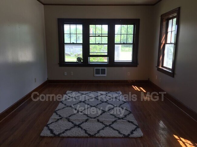 Building Photo - 253 College St SE