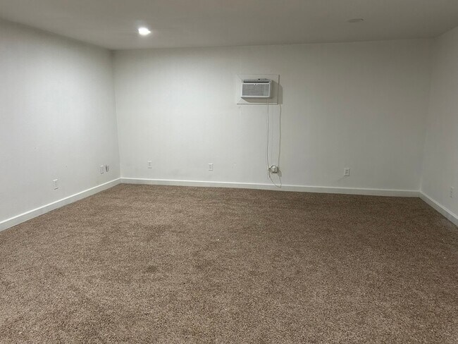 Building Photo - 1709 Vicksburg Dr