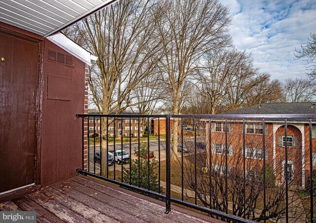 Building Photo - 211 Crocker Dr