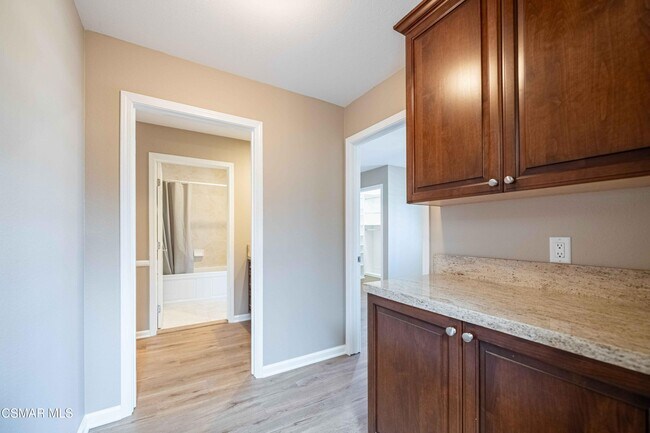 Building Photo - 4272 N Cedarpine Ln
