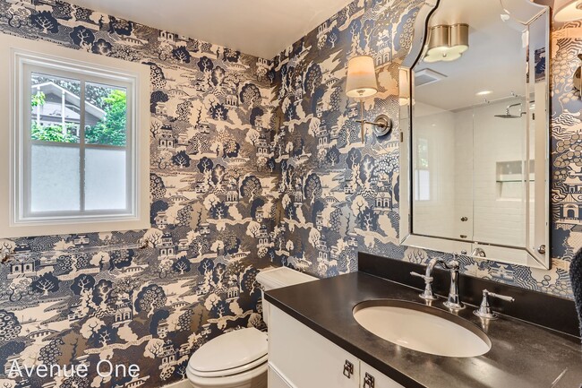 Building Photo - 4 br, 3 bath House - 10204 SE 27th St