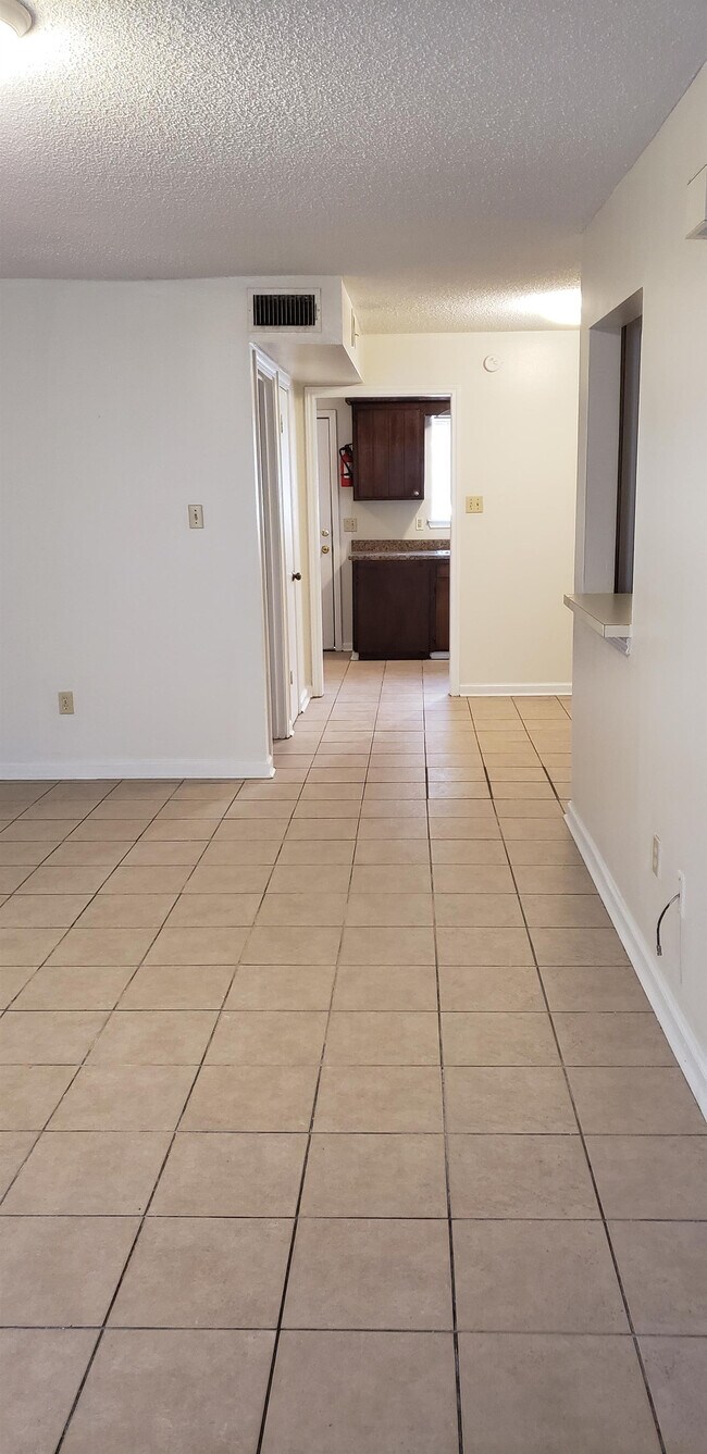 Building Photo - 104 Oak Ridge Ave