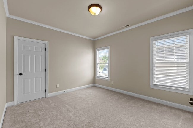Building Photo - Stunning Newly Remodeled 5BD, 4BA Raleigh ...