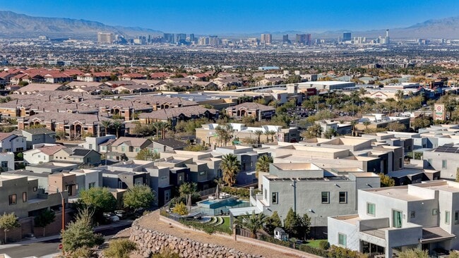 Building Photo - Distinctive Fully Furnished Estate in The Canyons!