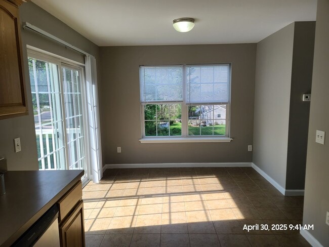 Building Photo - End Unit Town Home in Waynesboro, PA!
