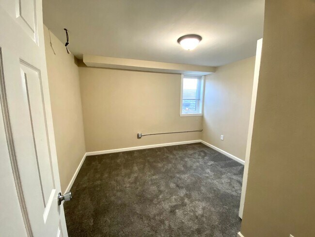 Building Photo - Gorgeous 5 Bed, 2 Bath House Near Concordia and MSUM!