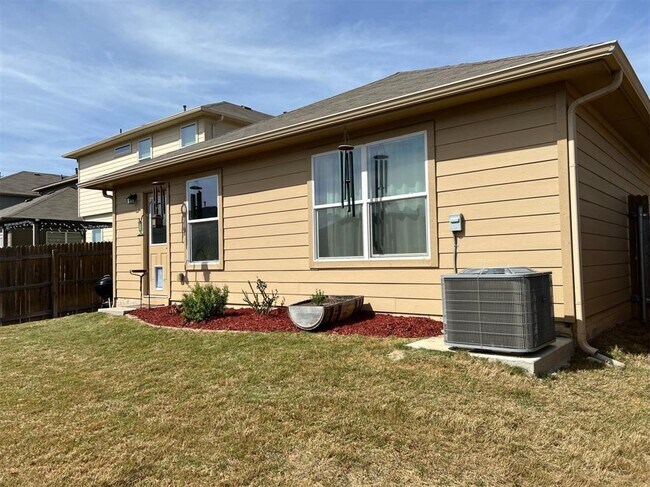 Building Photo - 2025 Langdale Ln