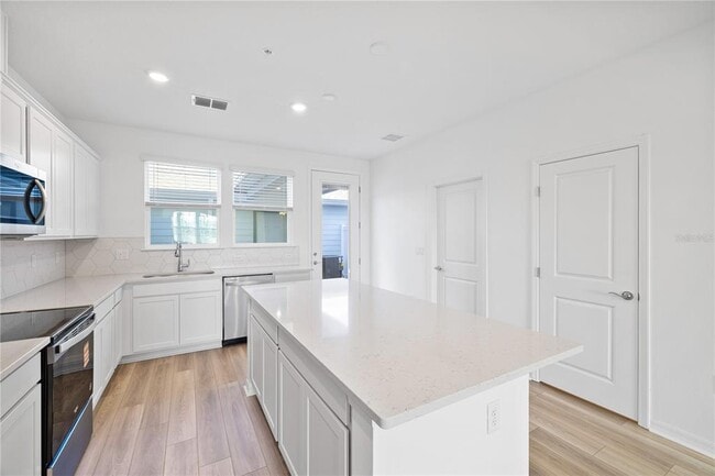 Building Photo - 4577 ORCHARD VIEW Aly