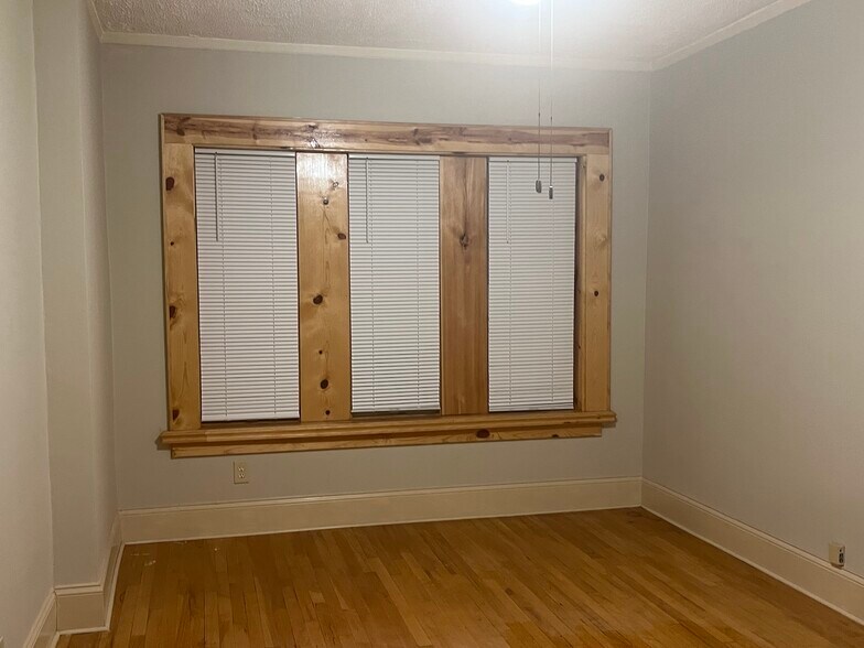 There 4 windows in the back bedroom 16X20 - 7619 S Phillips Ave