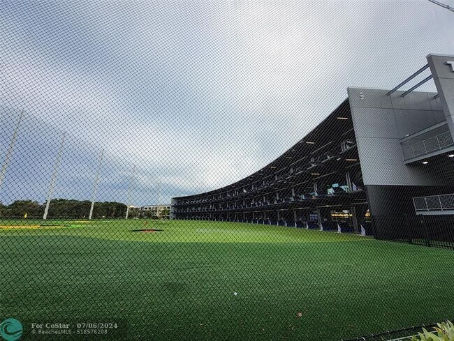 Building Photo - 3090 N Course Dr