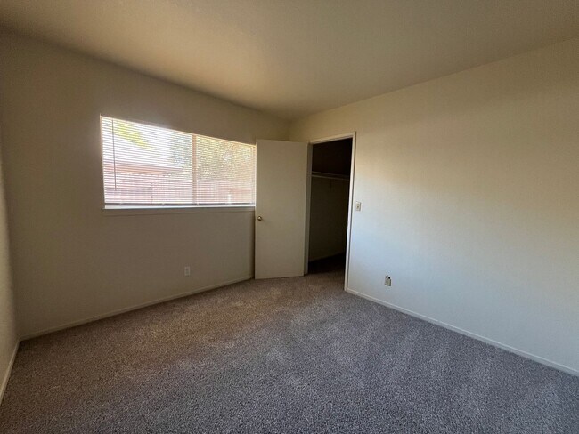 Building Photo - 2358004/85