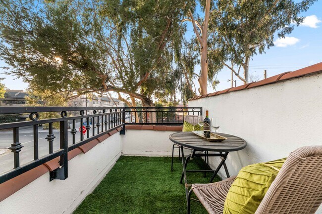 Building Photo - 1400 N Orange Dr