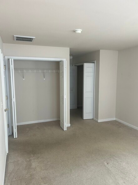 Building Photo - 7712 Yacht Club Dr