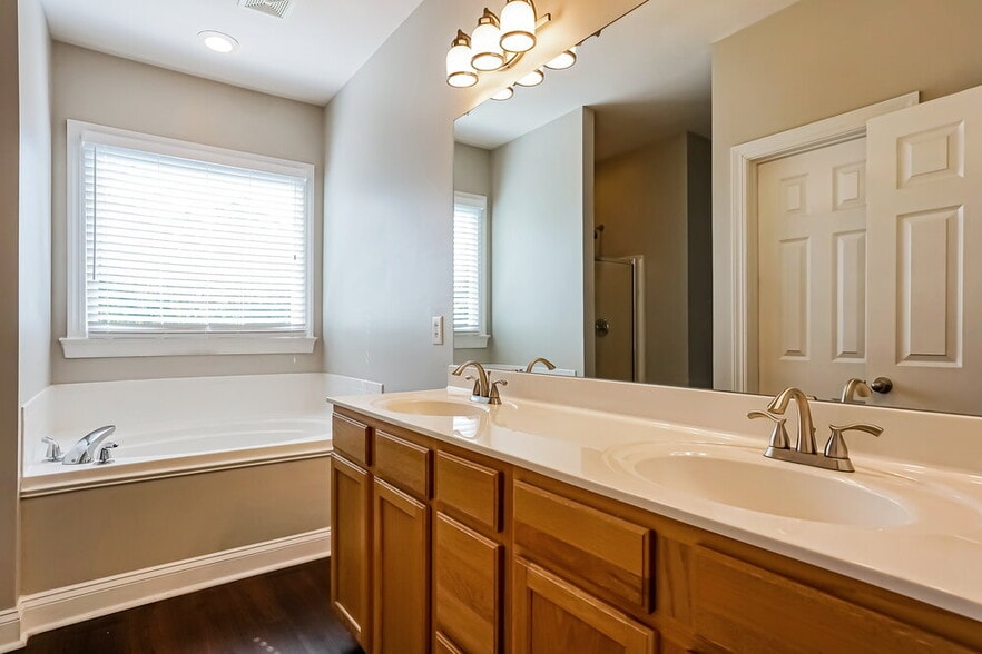 Building Photo - 861 Stroud Cir