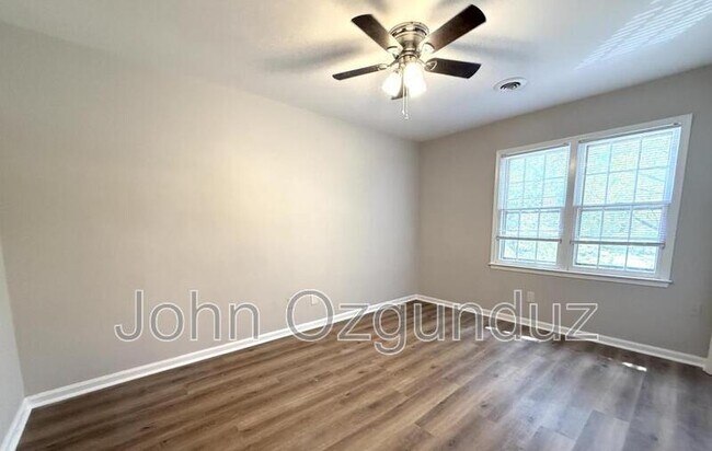 Building Photo - 3909 Westra Dr