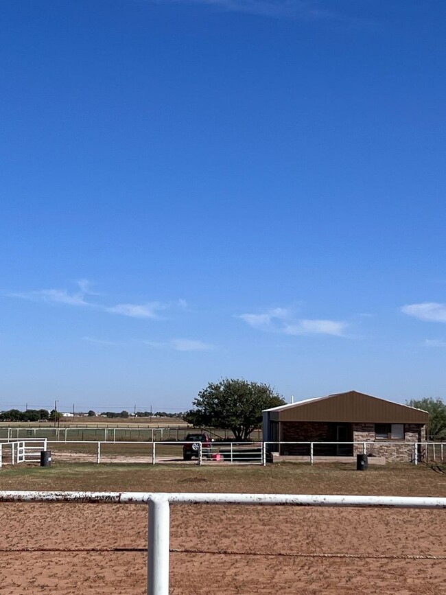 HORSE PROPERTY IN NW LUBBOCK ... - HORSE PROPERTY IN NW LUBBOCK              ...