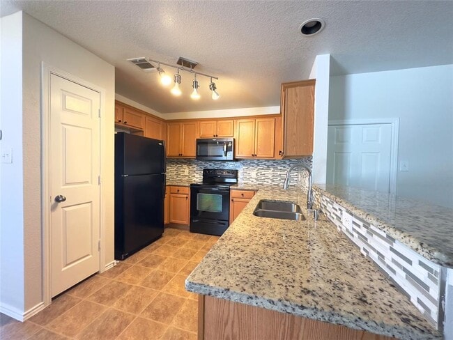 Building Photo - 513 Rolling Oak Dr