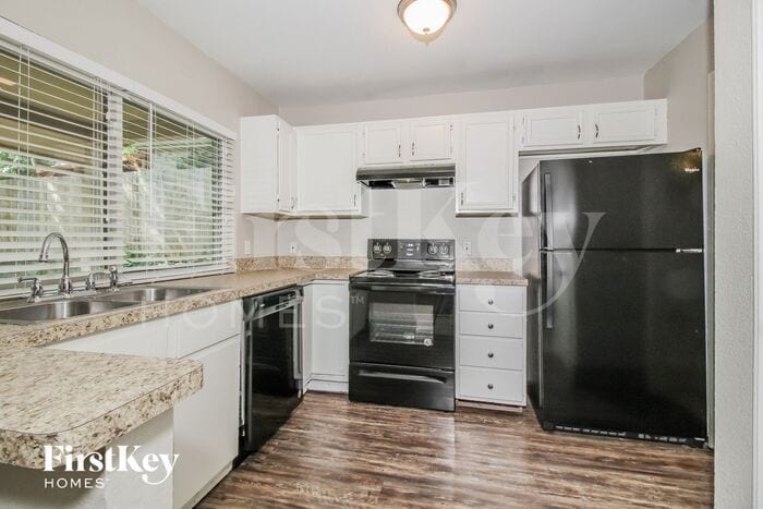 Building Photo - 405 Lone Oak Cir