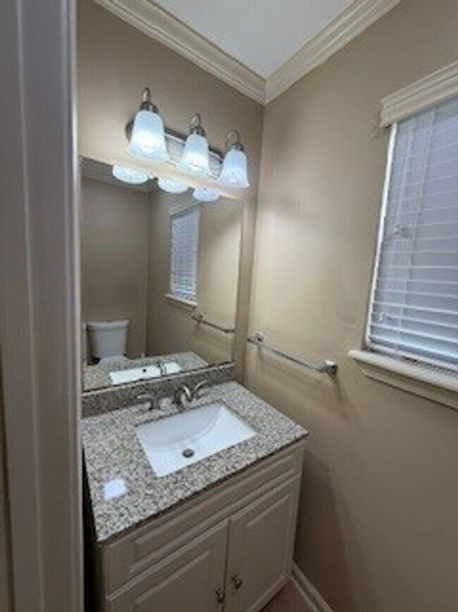 Building Photo - 4 Laura Dr