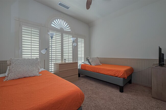 Building Photo - 26 Spiceberry Pl