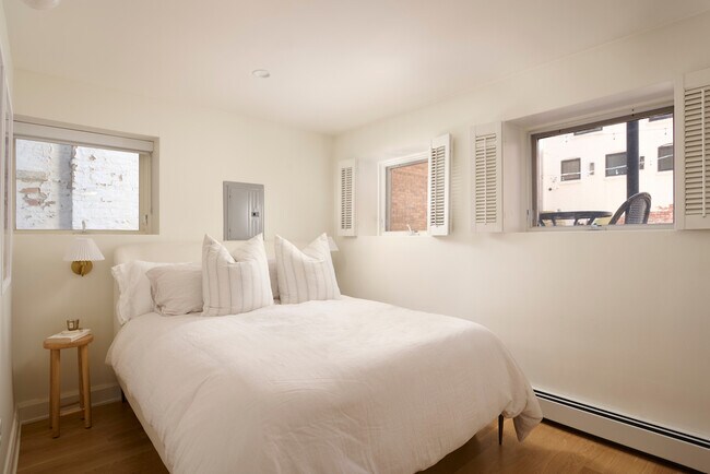 Building Photo - 1320 N La Salle Dr