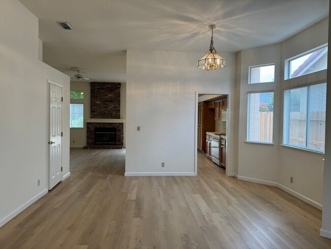 Building Photo - 1422 Lorimer Way