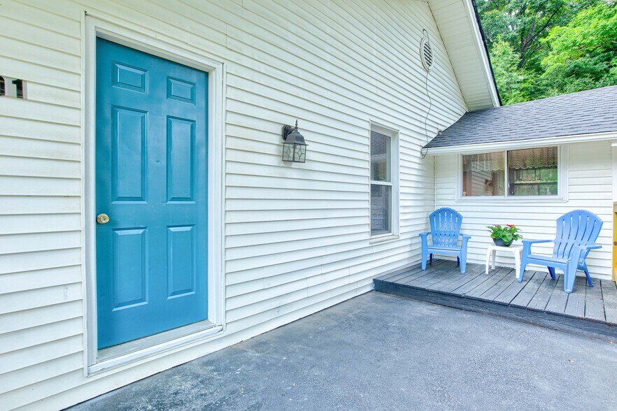 Front patio - 4401 Strawberry Plains Pike