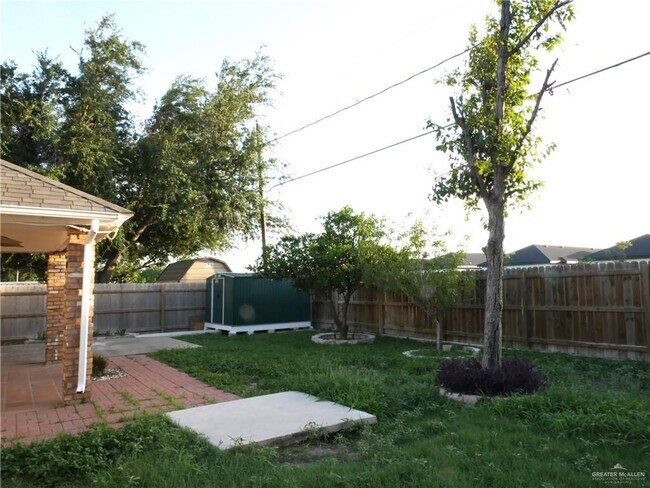 Building Photo - 3803 N Crown Ln